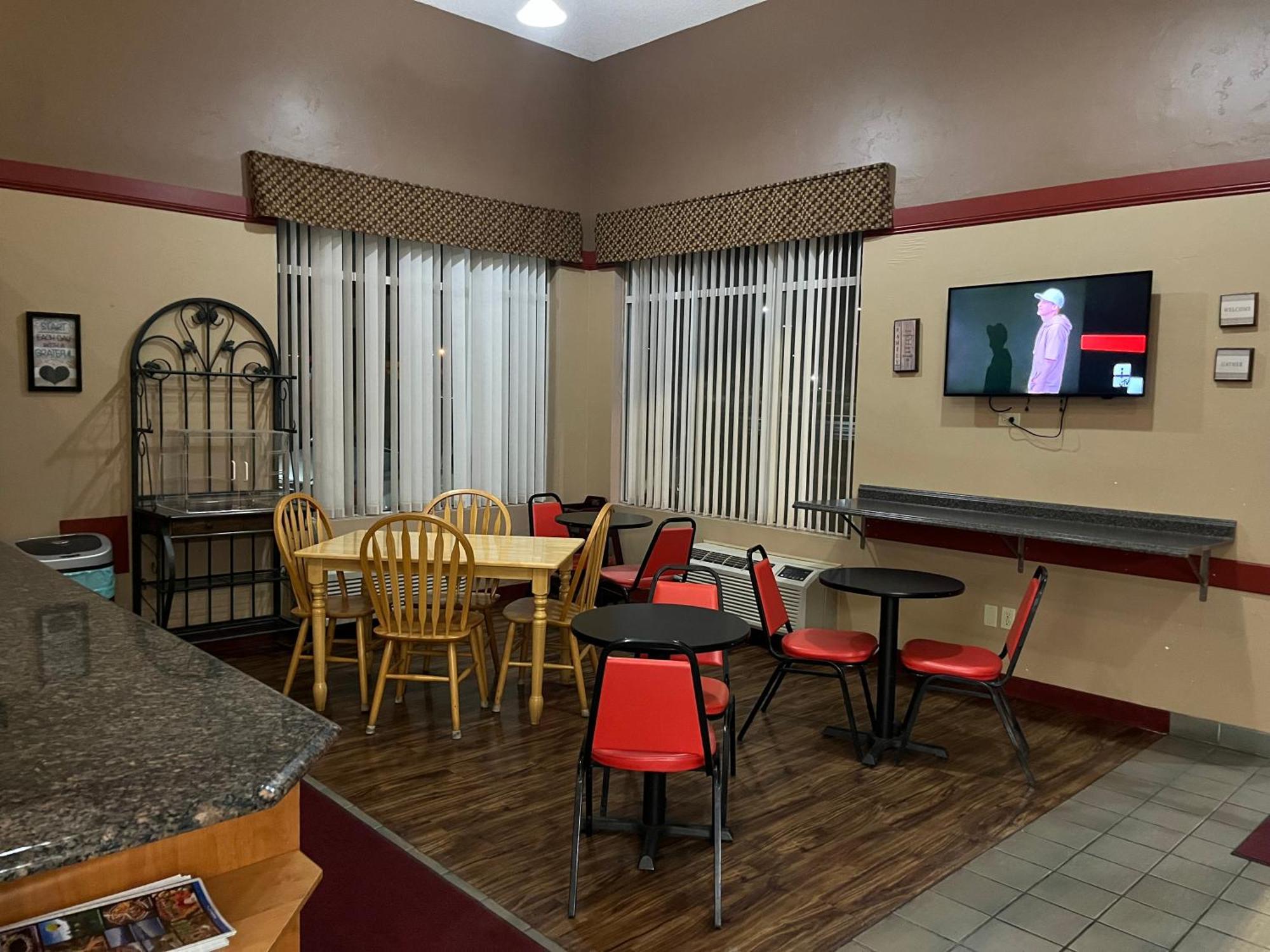 Americas Best Value Inn Kalispell Exterior foto